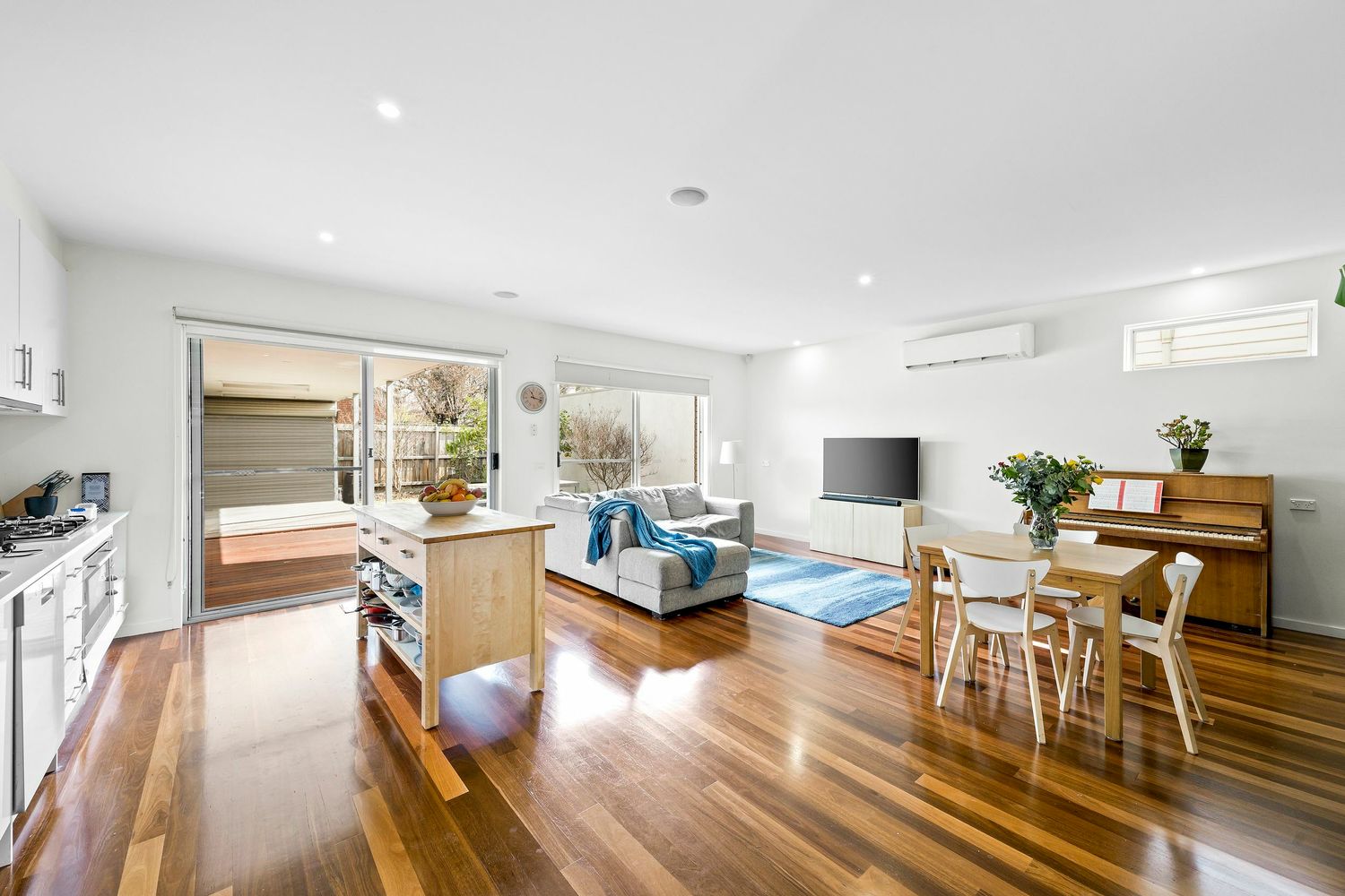 25 Jamieson St