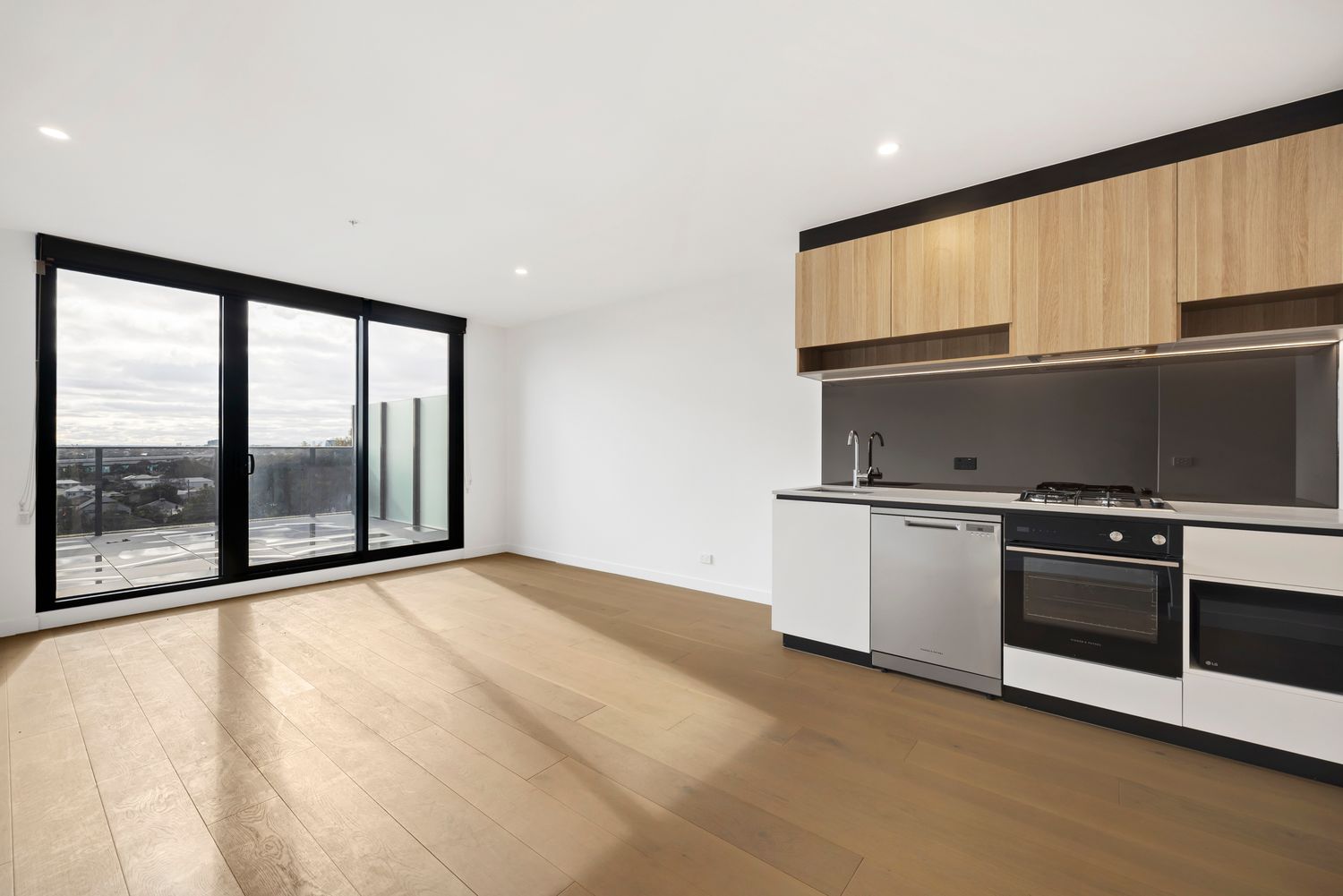 415/49 McLister St