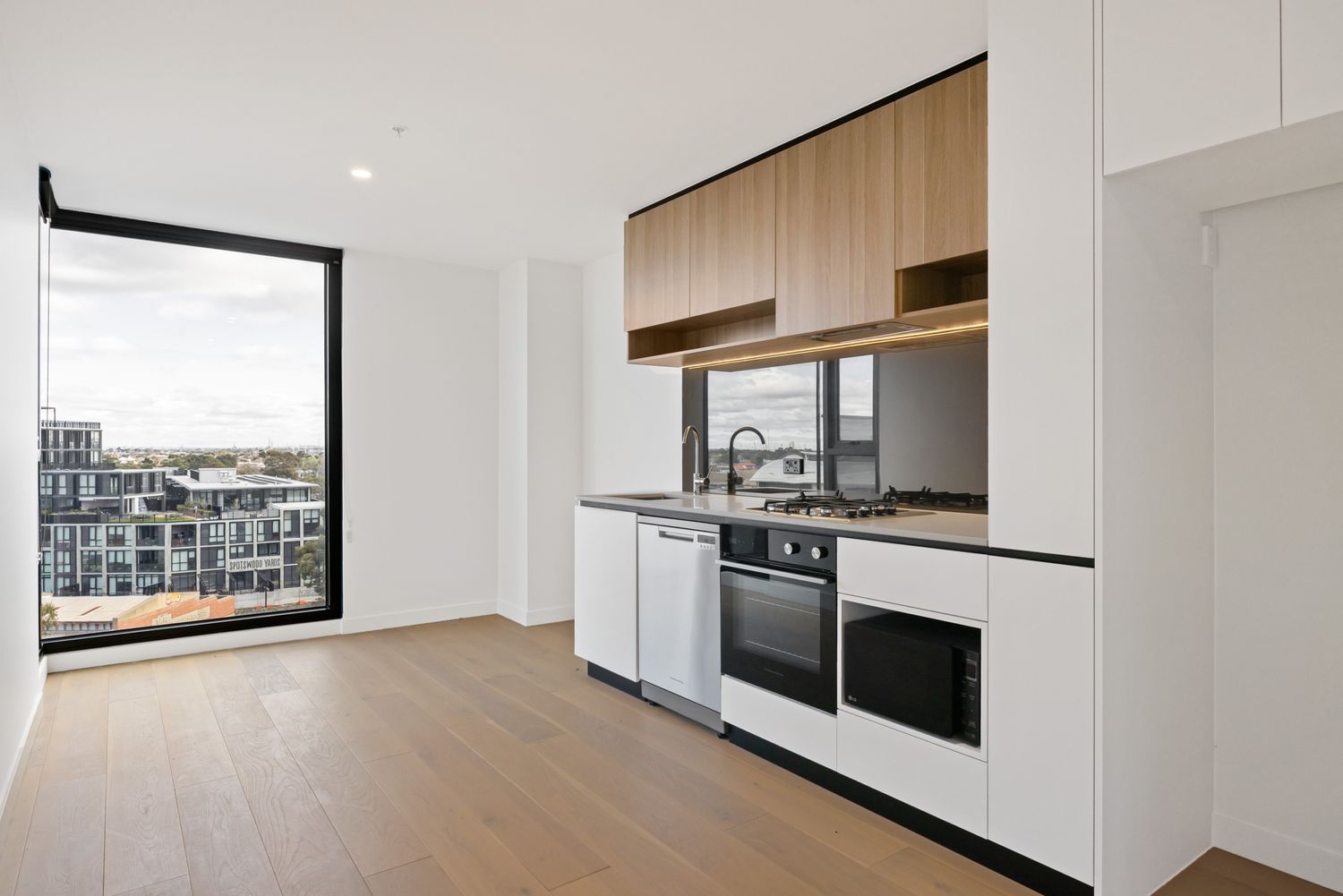 504/49 McLister St