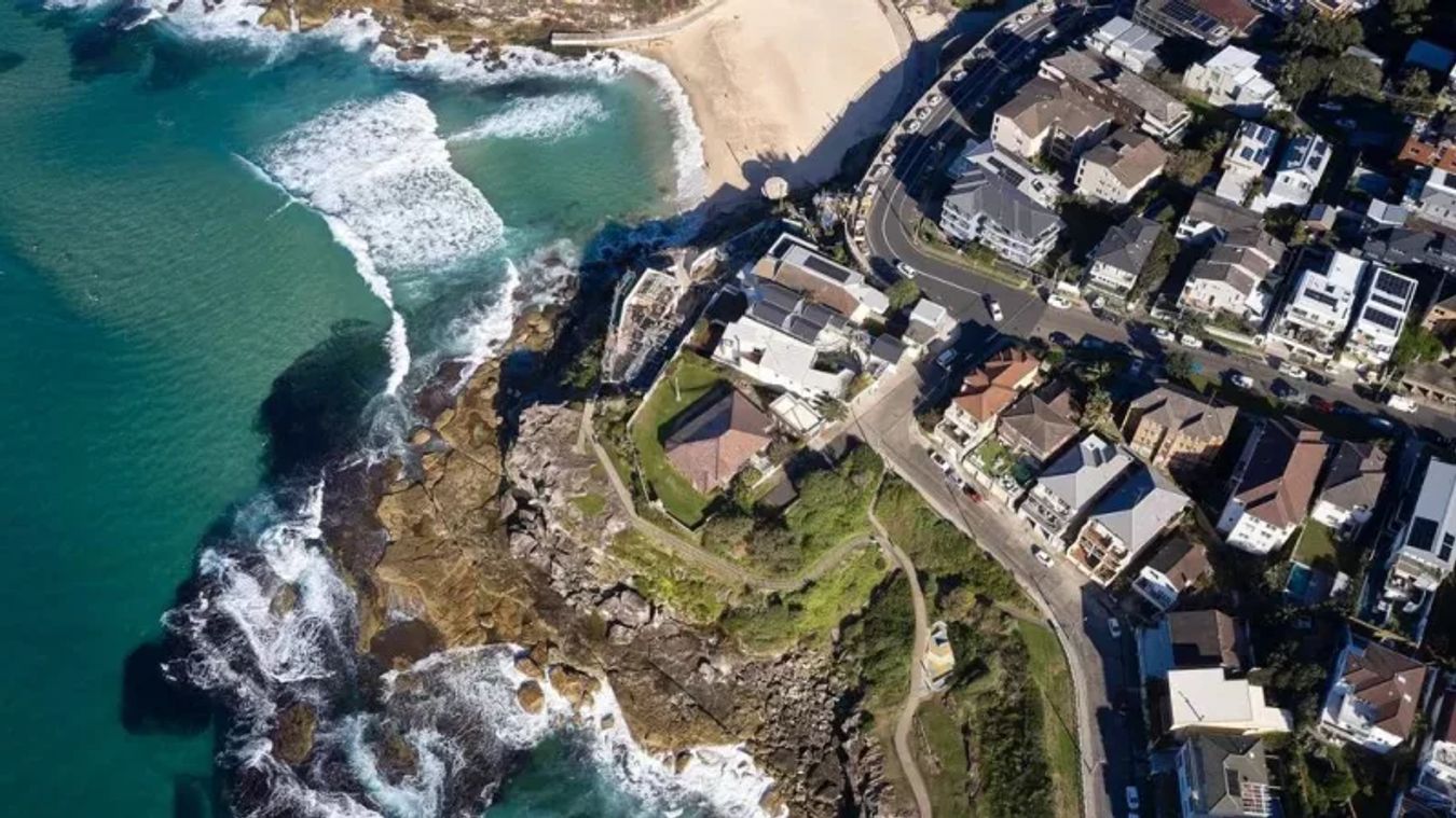 Australia’s oceanfront record smashed: Tamarama bungalow Lang Sayne sells for about $45m - realestate.com