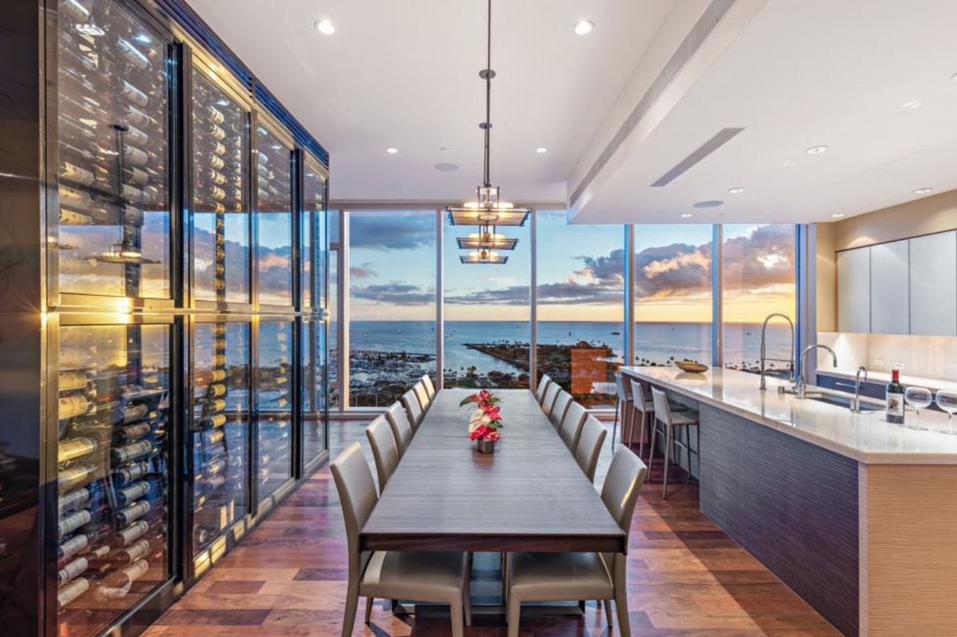 Paradise Found : Glamour Penthouse Hits The Market In Hawaii Hotspot