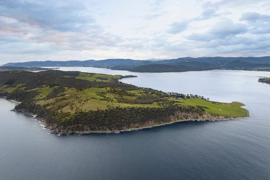 Bruny Island farm with 200-year-old homestead sets price record - Financial Review