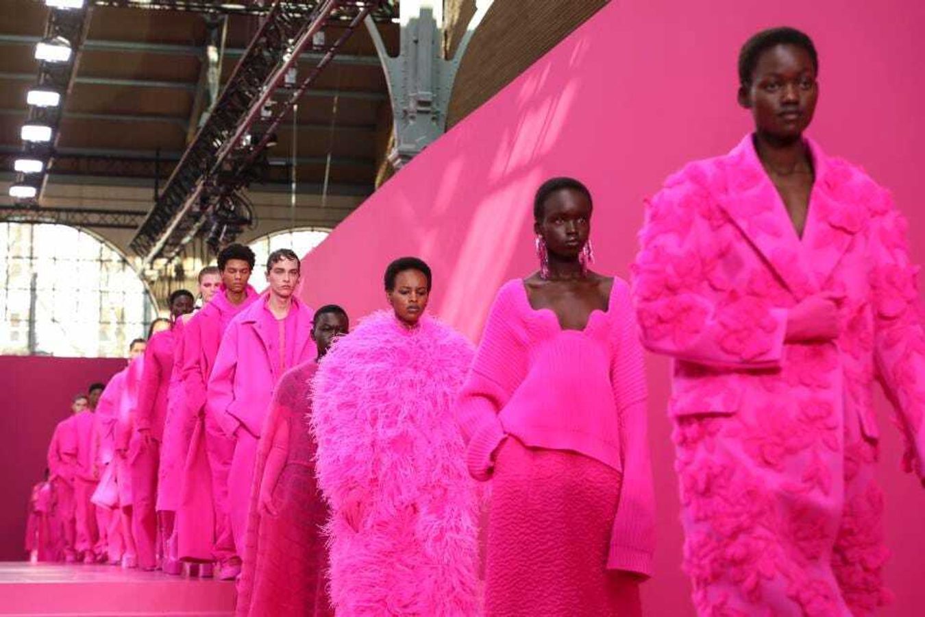 Pierpaolo Piccioli Stuns For Valentino In A Pink And Black Color Palette Theme In Paris For The AW22 Women’s Season